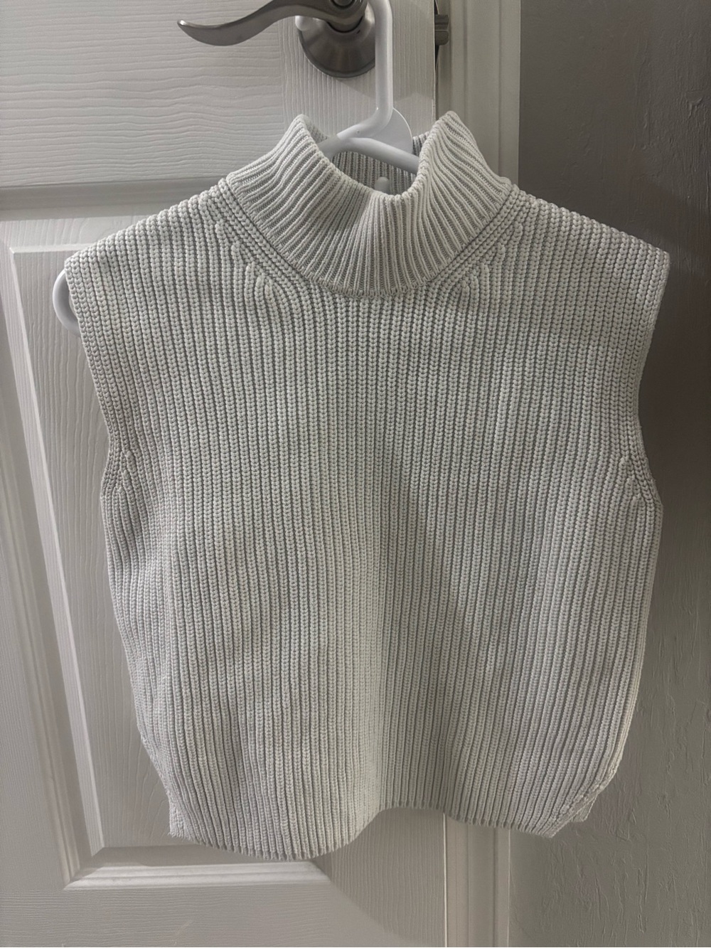 Abercrombie & Fitch Sleeveless Ribbed Turtleneck Sweater Vest - Cream